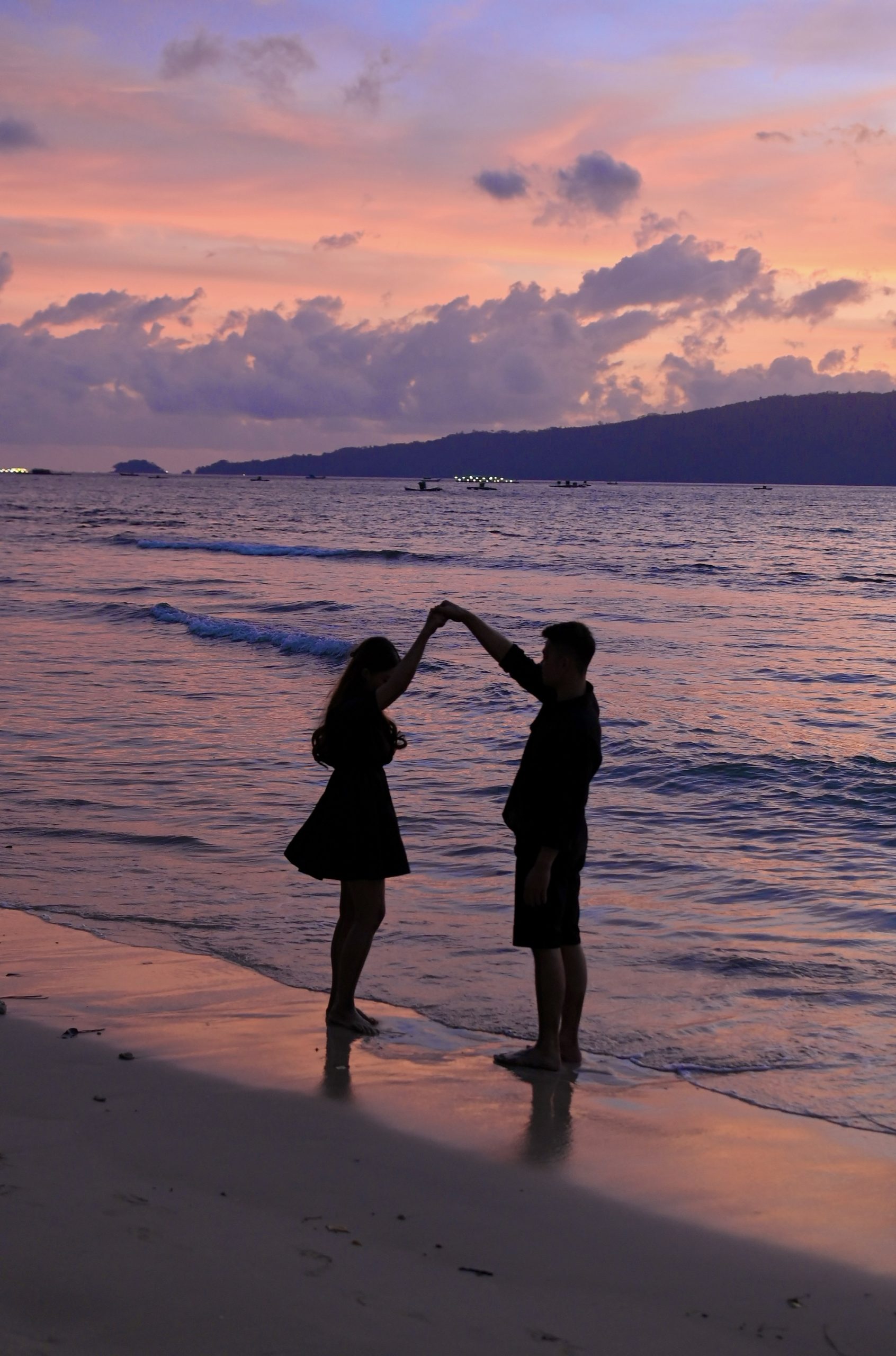 {"ARInfo":{"IsUseAR":false},"Version":"1.0.0","MakeupInfo":{"IsUseMakeup":false},"FaceliftInfo":{"IsChangeEyeLift":false,"IsChangeFacelift":false,"IsChangePostureLift":false,"IsChangeNose":false,"IsChangeFaceChin":false,"IsChangeMouth":false,"IsChangeThinFace":true},"BeautyInfo":{"SwitchMedicatedAcne":false,"IsAIBeauty":false,"IsBrightEyes":true,"IsSharpen":false,"IsOldBeauty":false,"IsReduceBlackEyes":false},"HandlerInfo":{"AppName":2},"FilterInfo":{"IsUseFilter":false}}