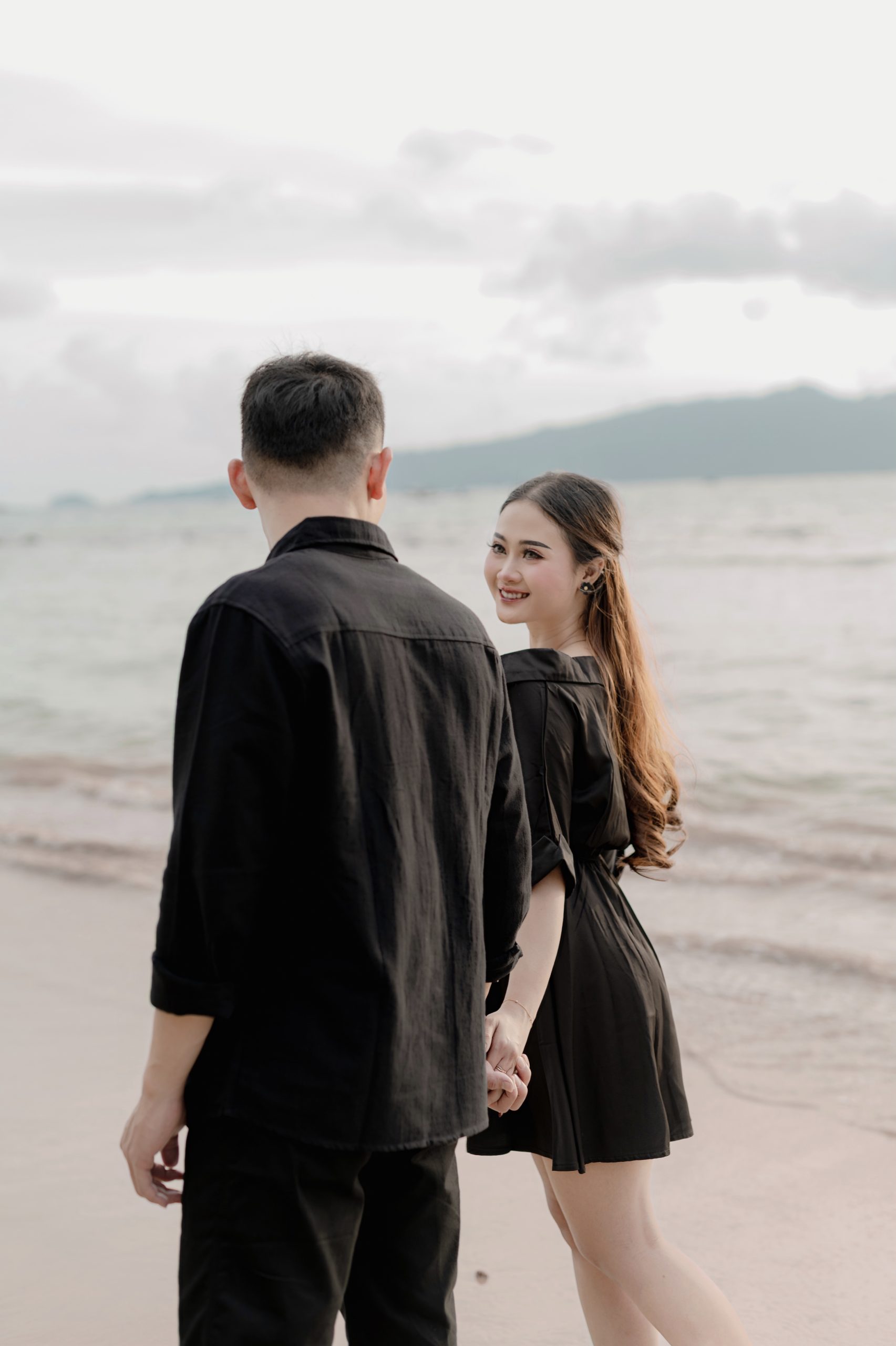 {"ARInfo":{"IsUseAR":false},"Version":"1.0.0","MakeupInfo":{"IsUseMakeup":false},"FaceliftInfo":{"IsChangeEyeLift":false,"IsChangeFacelift":false,"IsChangePostureLift":false,"IsChangeNose":false,"IsChangeFaceChin":false,"IsChangeMouth":false,"IsChangeThinFace":true},"BeautyInfo":{"SwitchMedicatedAcne":false,"IsAIBeauty":false,"IsBrightEyes":true,"IsSharpen":false,"IsOldBeauty":false,"IsReduceBlackEyes":false},"HandlerInfo":{"AppName":2},"FilterInfo":{"IsUseFilter":false}}